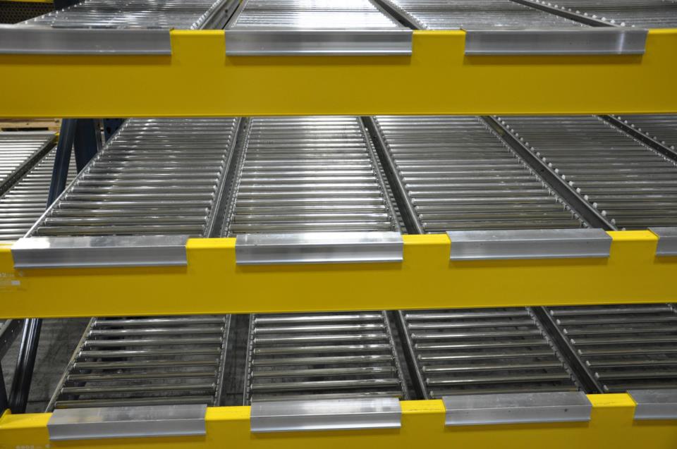 Carton Flow Rack storage arrangement